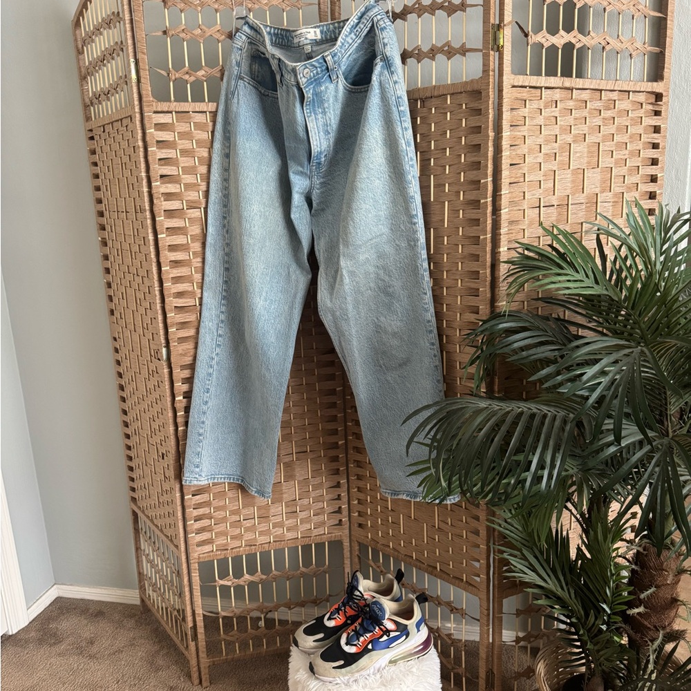 Abercrombie Curve Love SHORT LENGTH Light Blue Jeans